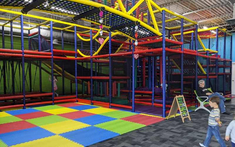 Maze Play Area in Canadian Indoor Playground