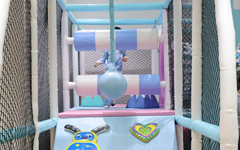 Obstacle game set helping toddlers build balance and skills