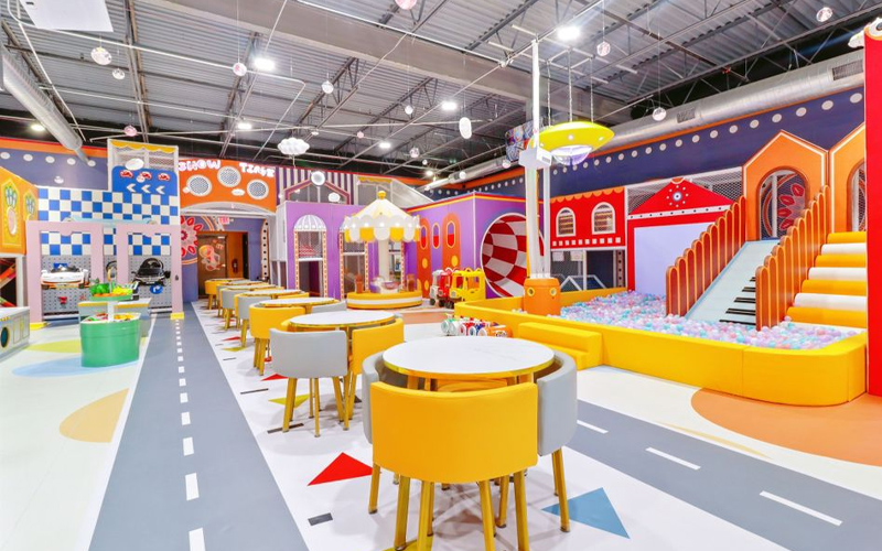 Maze play area as part of the mall indoor play area in Sweden