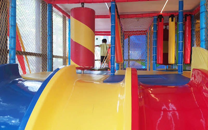 Bright maze play area designed for kids in Indi