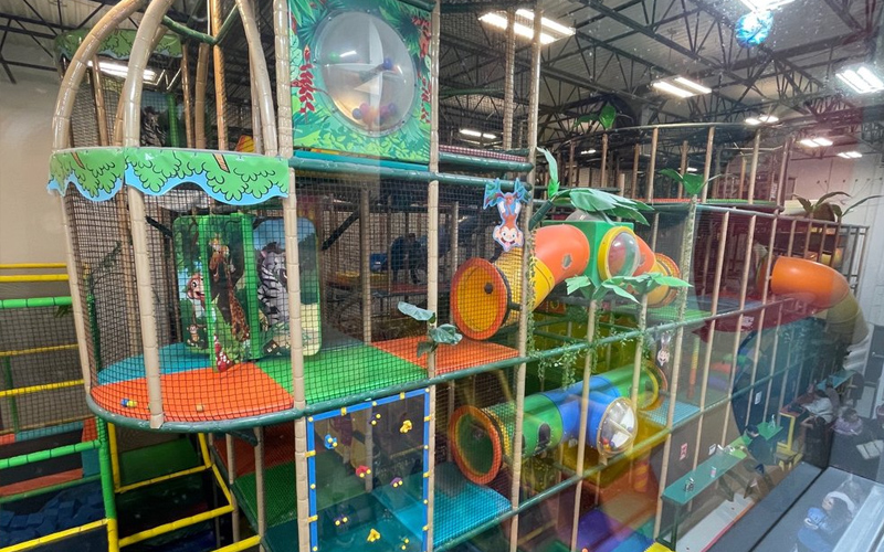 Maze play area adding adventure to the kids playground indoor design