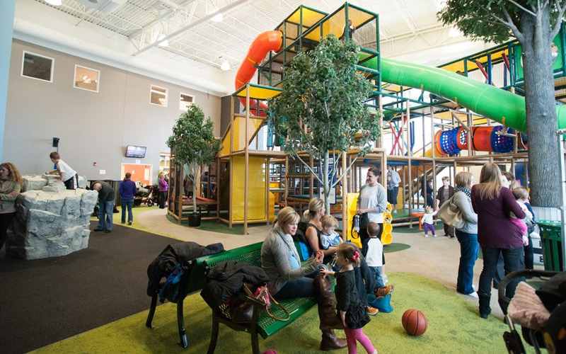 Rest area offering comfort and clear visibility for parents