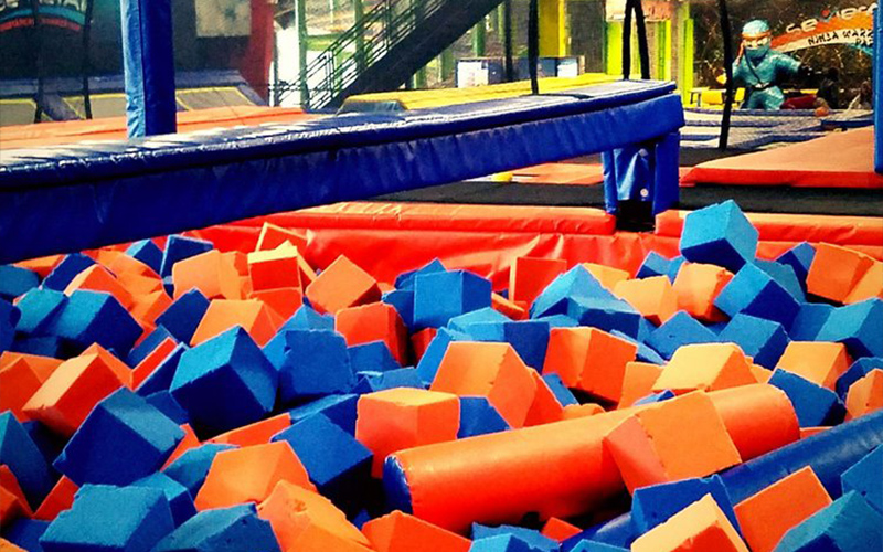 Trampoline balance beam for friendly competitions and balance play