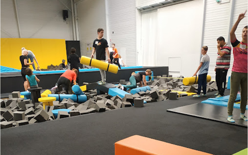 Trampoline foam pit game adds safety and excitement