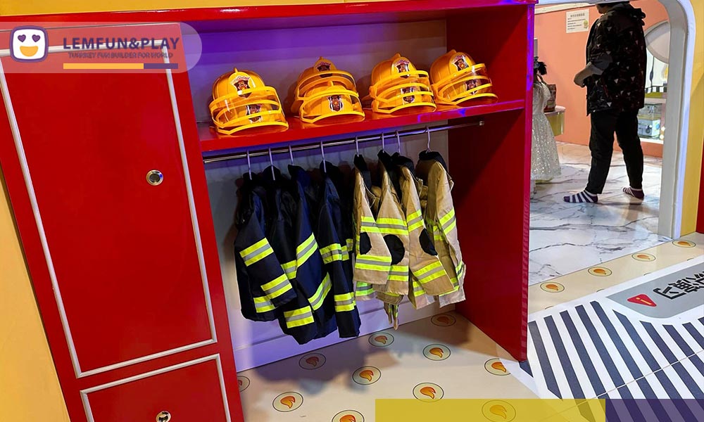 Safe and colorful kids trampoline area with basketball hoops designed for high-energy play at CHILDLIKE Hong Kong.