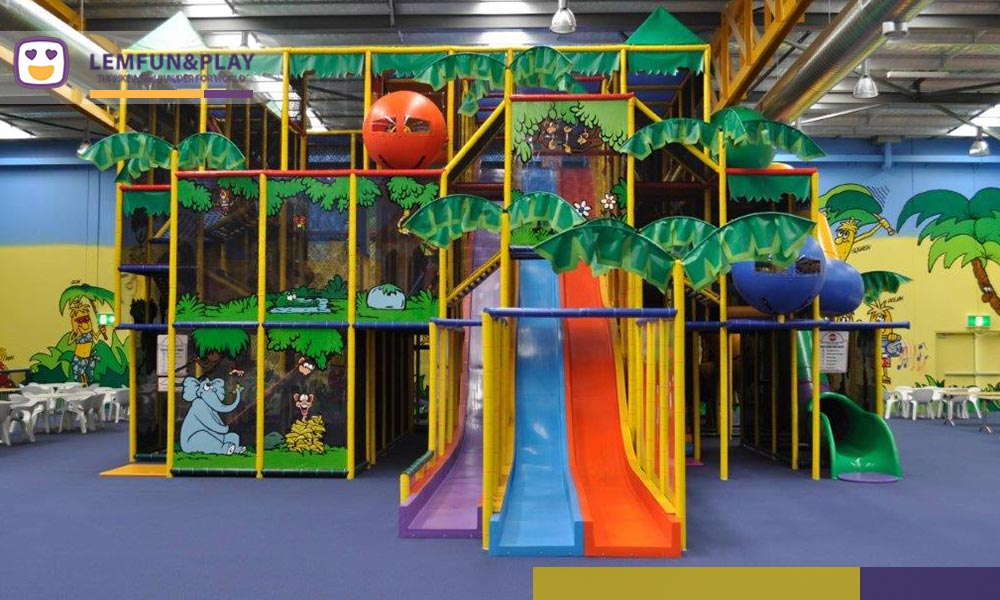 High-density multi-level maze play structure designed for Lemfun&rsquo;s newest jungle themed indoor play area proposal, featuring vine-climbing elements and suspended bridges for school-aged children.