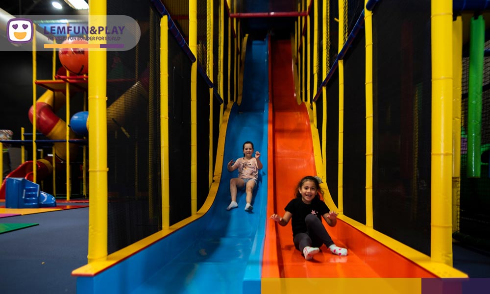 Interactive kids magic slide utilizing projection mapping technology to simulate a jungle waterfall, a high-kinetic attraction at our Terminal 3 Changi Airport location.