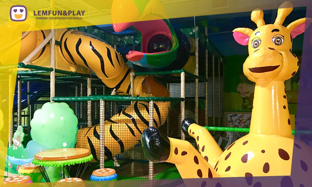 High-capacity multi-level maze play structure with forest-green padding and obstacles, showcasing durable jungle themed commercial indoor play equipment.