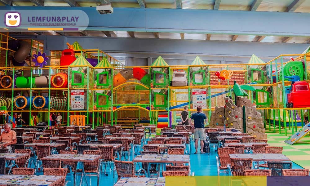 Parent spectator seating area overlooking the 600sqm multi-level Candy themed indoor maze play area.